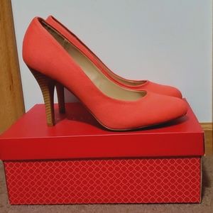 Kelly and Katie High Heels, Size 10, Peach